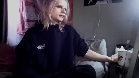 Alien Bella online show from 03/20/26, 08:52