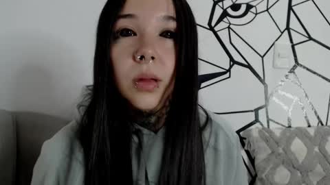 Snapshot of alien_eyes09 chatting on 05/24/26, 01:32 online show from 05/24/26, 01:32