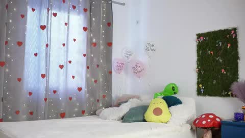 Snapshot of alieness chatting on 02/23/26, 06:33 Alieness Ivy online show from 02/23/26, 06:33