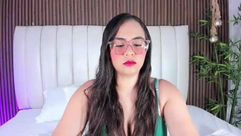 Snapshot of alihamilton_ chatting on 10/16/25, 10:44 Aliha online show from 10/16/25, 10:44