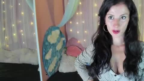 Snapshot of aliiz_01 chatting on 12/04/24, 06:39 Camii online show from 12/04/24, 06:39