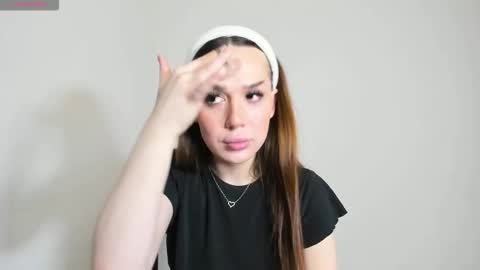 Snapshot of alina_39 chatting on 10/18/25, 01:23 alina_39 online show from 10/18/25, 01:23