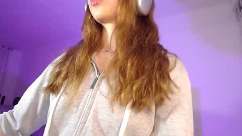 Snapshot of alina_lee01 chatting on 07/11/26, 02:25 NYX online show from 07/11/26, 02:25