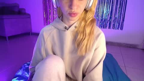 Alina  online show from 10/16/25, 02:45