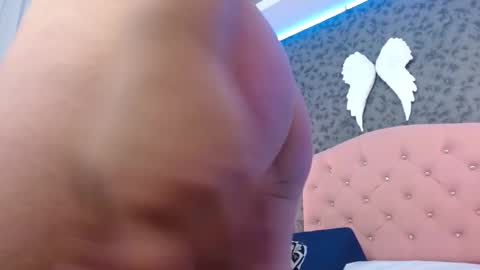 Snapshot of alina_milan chatting on 01/24/25, 11:12 1 online show from 01/24/25, 11:12