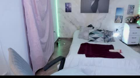 alinabozz1 online show from 04/13/26, 04:18