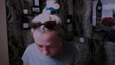 Snapshot of alinafrey_ chatting on 07/07/26, 04:15 Alina online show from 07/07/26, 04:15