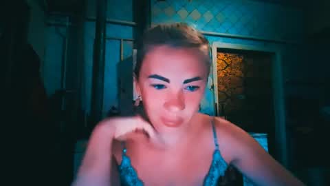Snapshot of alinafrey_ chatting on 07/08/26, 05:12 Alina online show from 07/08/26, 05:12