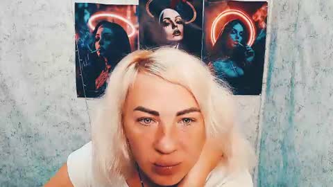 Snapshot of alinafrey_ chatting on 07/17/26, 04:19 Alina online show from 07/17/26, 04:19