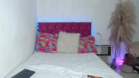 Snapshot of alinakiss_ chatting on 10/12/25, 12:53 lili online show from 10/12/25, 12:53