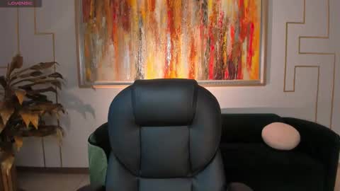 alinakravitz_ online show from 11/14/25, 11:31