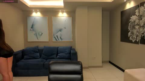 alinakravitz_ online show from 03/18/26, 07:17