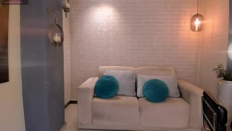 alinakravitz_ online show from 04/08/26, 08:42