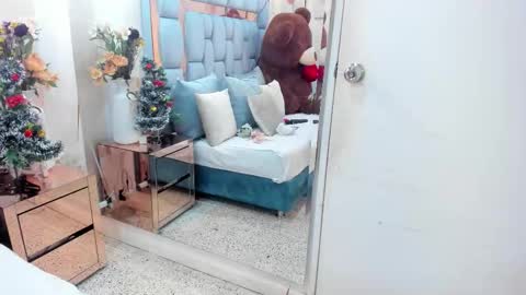 alinamoretz online show from 12/17/25, 02:50