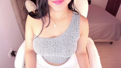 Snapshot of alinaowens chatting on 02/08/25, 09:15 alinaowens online show from 02/08/25, 09:15