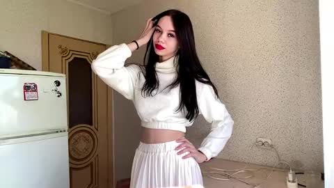 Snapshot of alinareik chatting on 05/31/26, 11:28 Mary online show from 05/31/26, 11:28