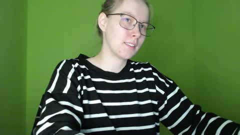 Snapshot of alinasei chatting on 04/10/26, 02:11 alinasei online show from 04/10/26, 02:11