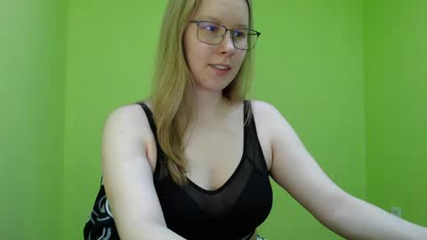 Snapshot of alinasei chatting on 04/12/26, 12:43 alinasei online show from 04/12/26, 12:43
