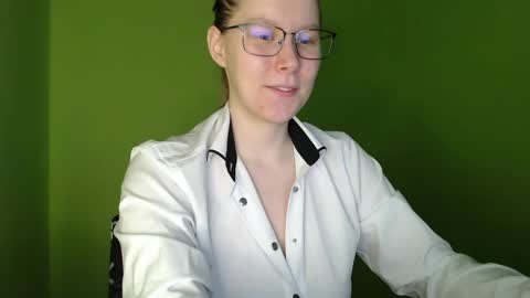 Snapshot of alinasei chatting on 04/15/26, 01:07 alinasei online show from 04/15/26, 01:07