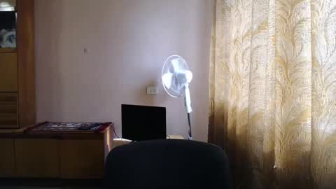 Snapshot of alinaxjames chatting on 04/19/26, 11:53 AlinaxJames online show from 04/19/26, 11:53