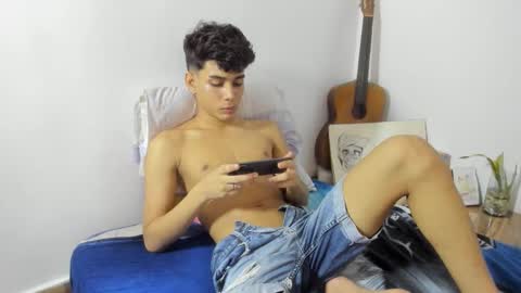 Snapshot of aliotttwink chatting on 09/14/25, 02:54 AliotTwink online show from 09/14/25, 02:54