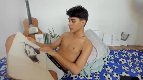 Snapshot of aliotttwink chatting on 09/26/25, 08:35 AliotTwink online show from 09/26/25, 08:35