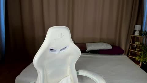 Snapshot of alis_tauber chatting on 06/15/26, 09:22 Alis online show from 06/15/26, 09:22