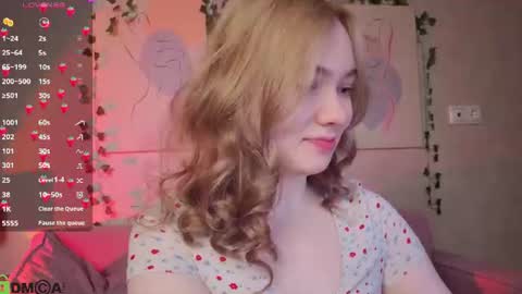 Snapshot of alisa_lesly chatting on 07/12/26, 01:07 Alisa GMT2 Wen - Sun 10 AM - 4 PM except Monday and Tuesday online show from 07/12/26, 01:07