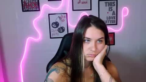Snapshot of alisarossy chatting on 05/28/26, 01:19 Alisa online show from 05/28/26, 01:19