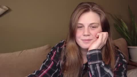 Snapshot of alisaxxxshy chatting on 11/25/25, 10:43 alisaxxxshy online show from 11/25/25, 10:43