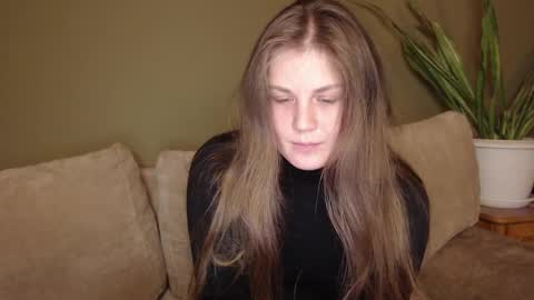 Snapshot of alisaxxxshy chatting on 12/15/25, 10:03 alisaxxxshy online show from 12/15/25, 10:03