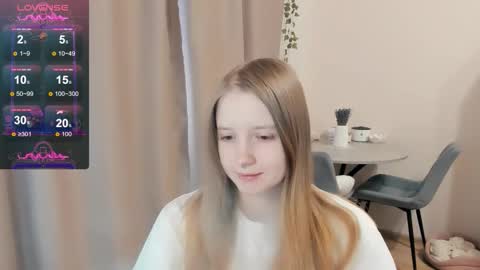 Snapshot of alisha_ley chatting on 10/10/25, 06:45 Alya online show from 10/10/25, 06:45