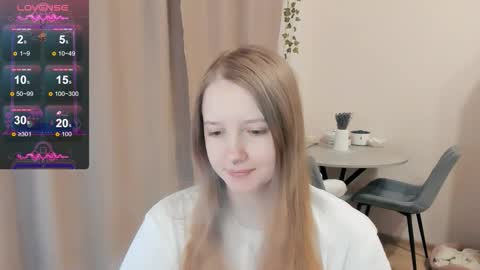 Snapshot of alisha_ley chatting on 10/14/25, 11:44 Alya online show from 10/14/25, 11:44