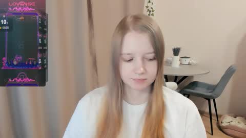 Snapshot of alisha_ley chatting on 10/14/25, 11:49 Alya online show from 10/14/25, 11:49