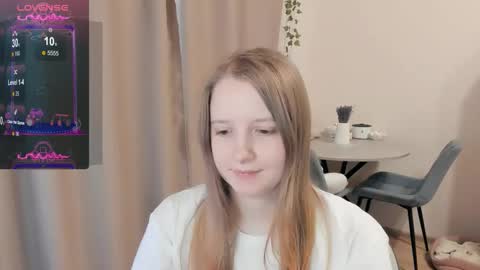 Snapshot of alisha_ley chatting on 10/15/25, 11:54 Alya online show from 10/15/25, 11:54