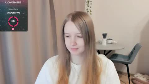 Snapshot of alisha_ley chatting on 10/22/25, 01:33 Alya online show from 10/22/25, 01:33