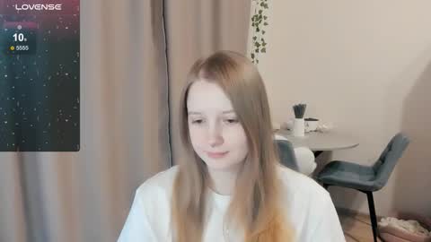 Snapshot of alisha_ley chatting on 11/15/25, 02:20 Alya online show from 11/15/25, 02:20