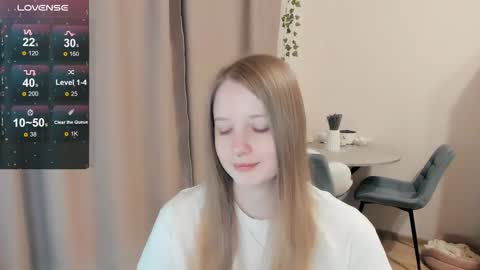 Snapshot of alisha_ley chatting on 11/17/25, 05:41 Alya online show from 11/17/25, 05:41