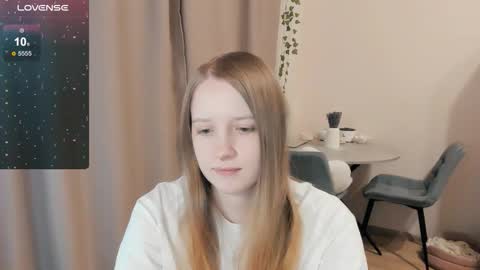 Snapshot of alisha_ley chatting on 11/18/25, 06:34 Alya online show from 11/18/25, 06:34