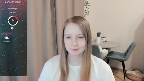 Snapshot of alisha_ley chatting on 11/22/25, 07:40 Alya online show from 11/22/25, 07:40