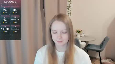 Snapshot of alisha_ley chatting on 11/26/25, 04:35 Alya online show from 11/26/25, 04:35