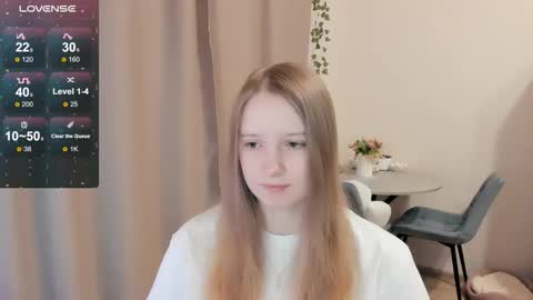 Snapshot of alisha_ley chatting on 12/05/25, 10:35 Alya online show from 12/05/25, 10:35