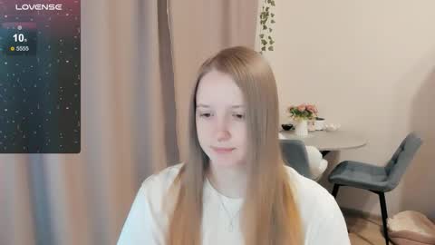 Snapshot of alisha_ley chatting on 12/14/25, 01:38 Alya online show from 12/14/25, 01:38