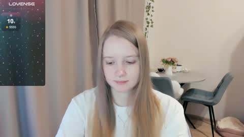 Snapshot of alisha_ley chatting on 12/17/25, 01:06 Alya online show from 12/17/25, 01:06