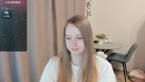 Snapshot of alisha_ley chatting on 12/21/25, 11:17 Alya online show from 12/21/25, 11:17