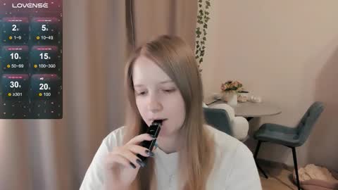 Snapshot of alisha_ley chatting on 03/19/26, 11:25 Alya online show from 03/19/26, 11:25