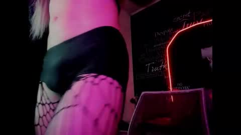 Snapshot of alishaa_nixx chatting on 09/15/25, 03:50 alishaa_nixx online show from 09/15/25, 03:50