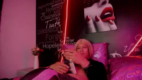 Snapshot of alishaa_nixx chatting on 09/22/25, 04:03 alishaa_nixx online show from 09/22/25, 04:03