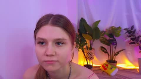 Snapshot of alisia_spinnet chatting on 12/05/24, 01:06 Alisia online show from 12/05/24, 01:06