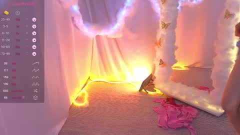 Snapshot of alisia_spinnet chatting on 02/17/25, 10:18 Alisia online show from 02/17/25, 10:18